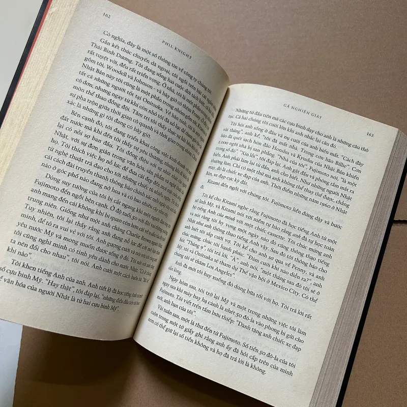 Gã nghiện giày - Phil Knight 738287