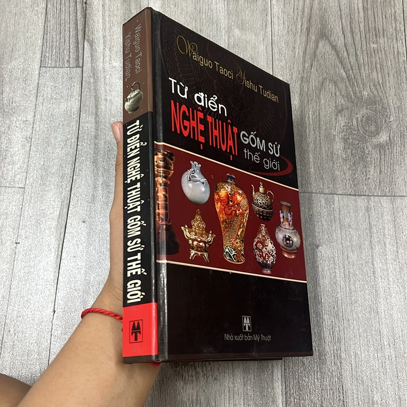 Từ điển nghệ thuật gốm sứ thế giới. 2b2 521829