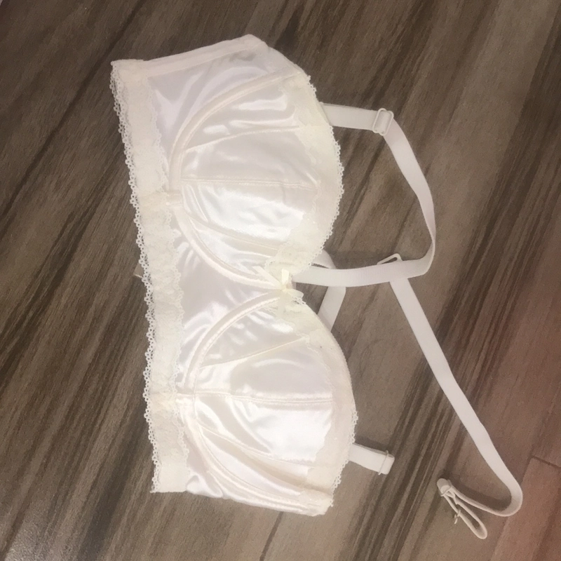 Áo ngực nữ màu trắng kem - mới chưa qua sử dụng  492764