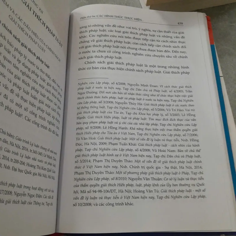CHÍNH SÁCH PHÁP LUẬT: NHỮNG VẤN ĐỀ LÝ LUẬN VÀ THỰC TIỄN - VÕ KHÁNH LINH 977409