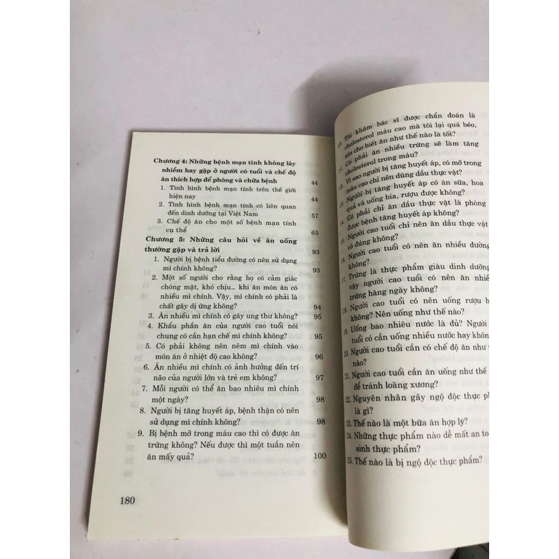 ĂN UỐNG - PHÒNG VÀ CHỮA BỆNH Ở NGƯỜI CÓ TUỔI  529795