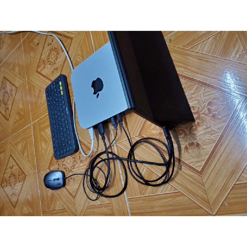 Nguyên bộ máy tính gồm Mac mini, màn hình, bàn phím, chuột 6790