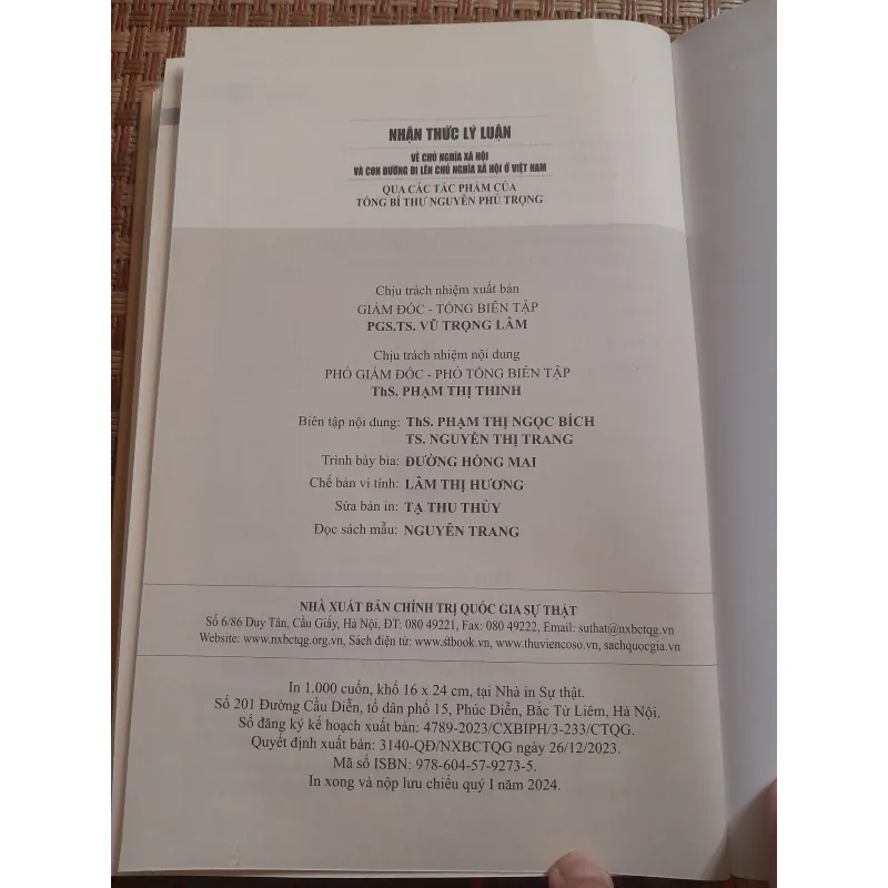 NGUYỄN PHÚ TRỌNG - NHẬN THỨC LÝ LUẬN QUA CÁC TÁC PHẨM... 779045