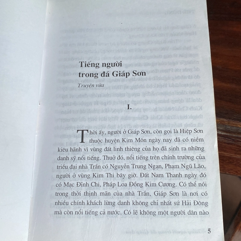 TIẾNG NGƯỜI TRONG ĐÁ GIÁP SƠN, BẢN CÓ CHỮ KÝ TÁC GIẢ THẾ DŨNG (XB 2005) 502626
