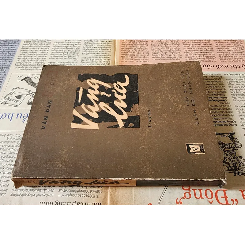 Truyện Vàng lửa của tác giả Văn Dân (Nhà xuất bản Quân Đội Nhân Dân 1978) 703912