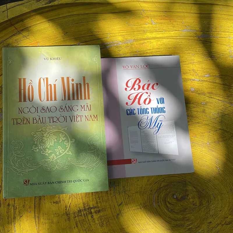 COMBO HỒ CHÍ MINH NGÔI SAO SÁNG MÃI TRÊN BẦU TRỜI VIỆT NAM& BÁC HỒ VỚI CÁC TỔNG THỐNG MỸ 735844