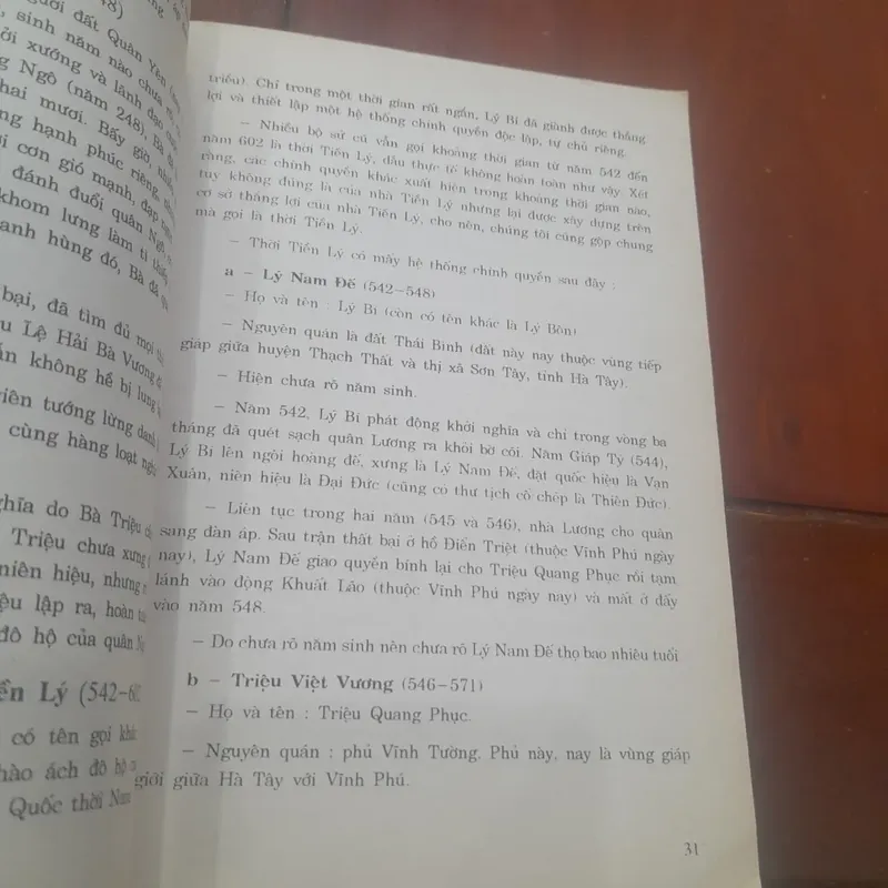 Nguyễn Khắc Thuần - THẾ THỨ CÁC TRIỀU VUA VIỆT NAM 688981