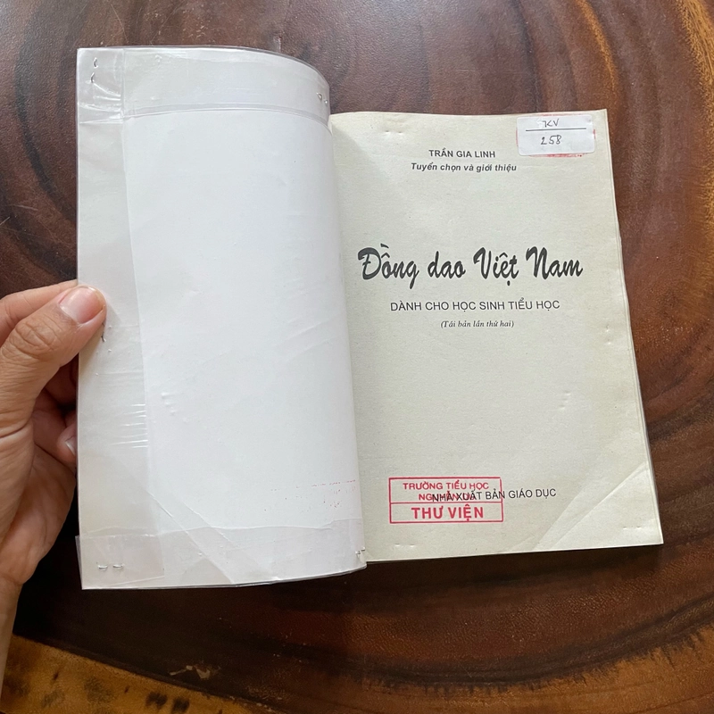 II Tựa sách: Đồng Dao Việt Nam (Dành cho học sinh Tiểu học) - 2004 460814