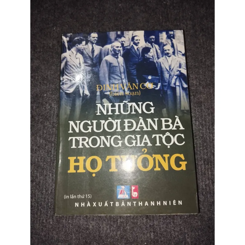 NHỮNG NGƯỜI ĐÀN BÀ TRONG GIA TỘC HỌ TƯỞNG 991084