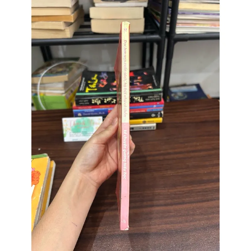 Đọc hơn vạn cuốn sách, hạ bút như thần- kể chuyện gương tiểu học 600575