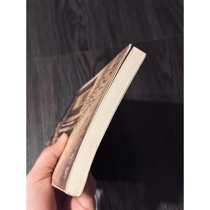 Phố cửa hiệu u tối 475246