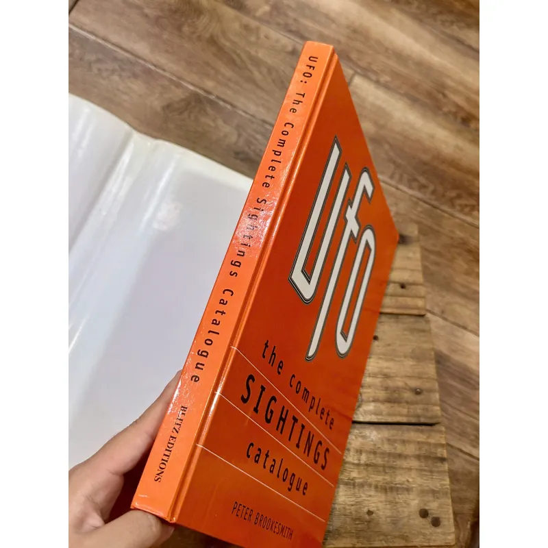 UFO - The Complete Sightings Catalogue 734861