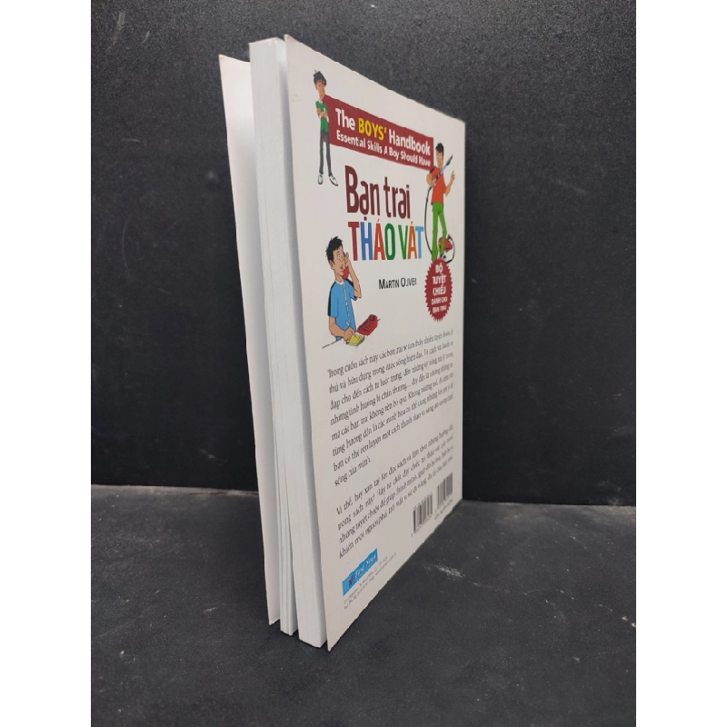 [Phiên Chợ Sách Cũ] Bạn Trai Tháo Vát - The Boys' Handbook Essential Skills A Boy Should Have Martin Oliver (bẩn ) 2019 2303 419589