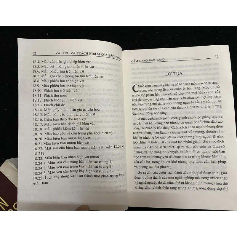 Cẩm nang bảo tàng  1002227