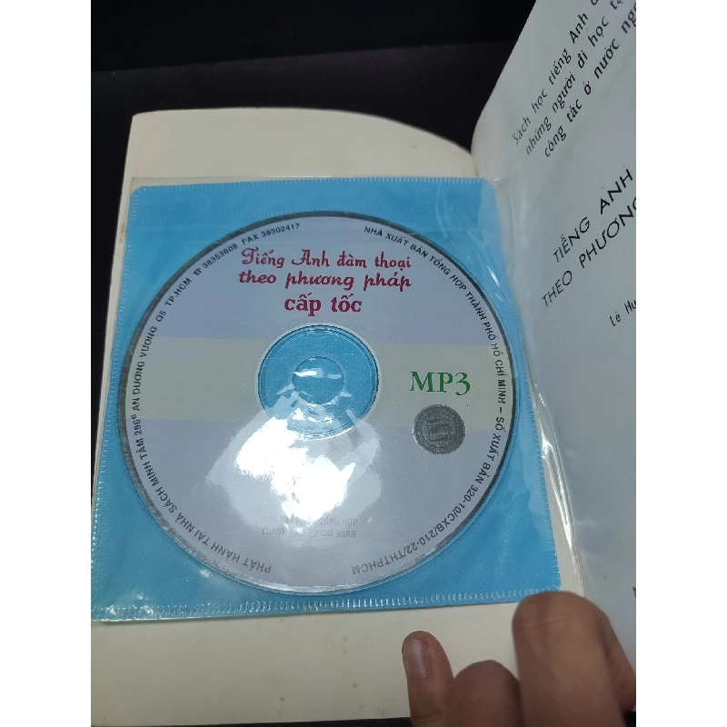 Tiếng Anh đàm thoại theo phương thức cấp tốc kèm đĩa CD mới 80% lem màu bìa, ố nhẹ HCM2810 912605