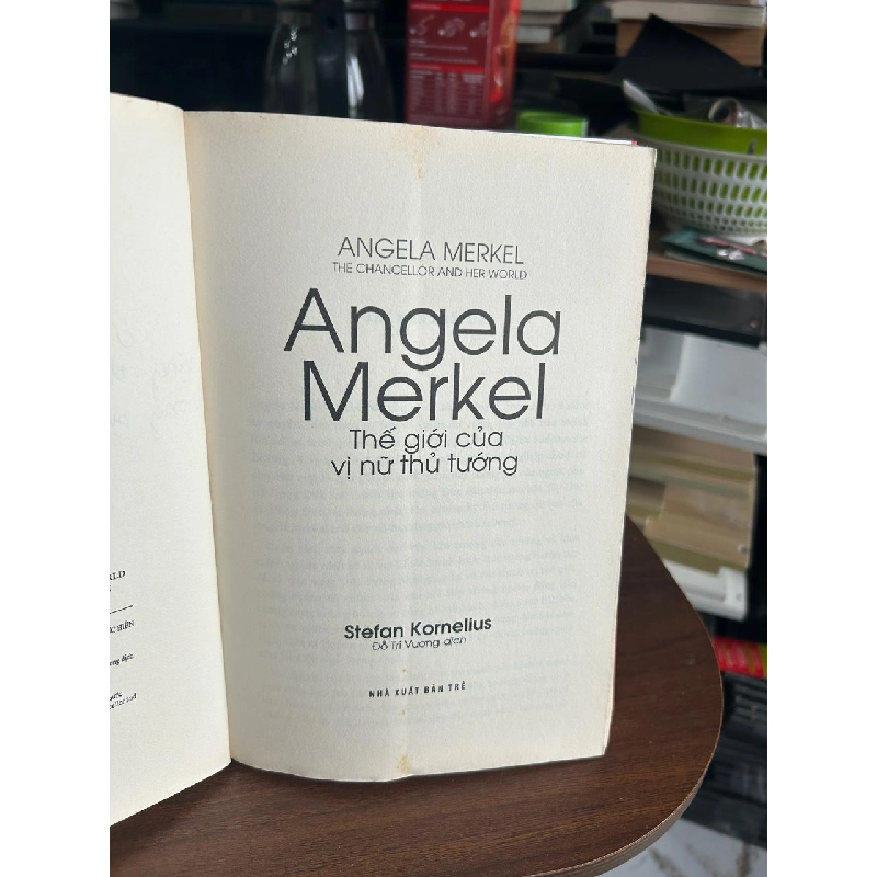 Angela Merkel: Thế giới của vị nữ thủ tướng - Stefan Kornelius, Đỗ Trí Vương dịch 934312