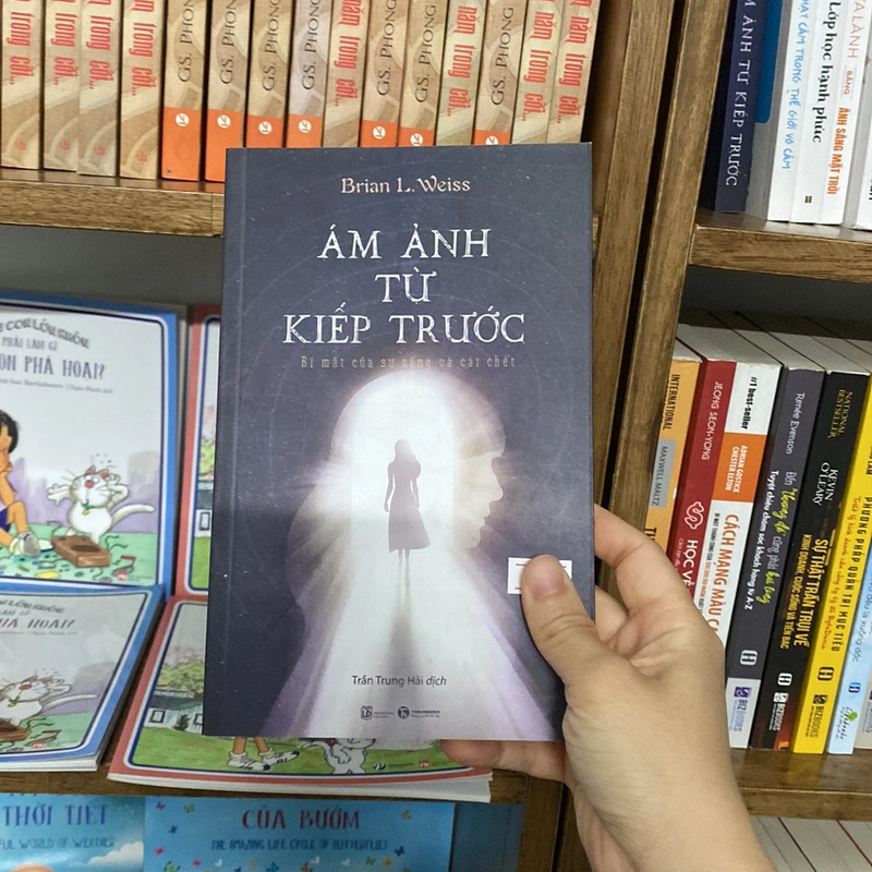 Ám ảnh tù kiếp trước Bí mật của sự sống và cái chết brian l weiss 519294