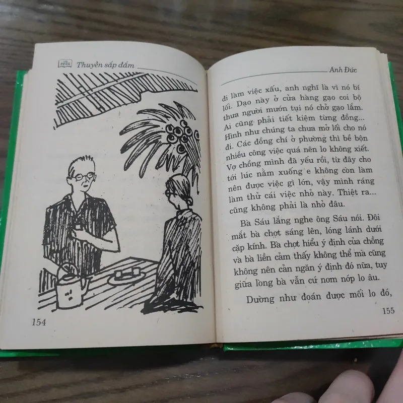 Thuyền sắp đắm - Tủ sách vàng bìa cứng 1003677