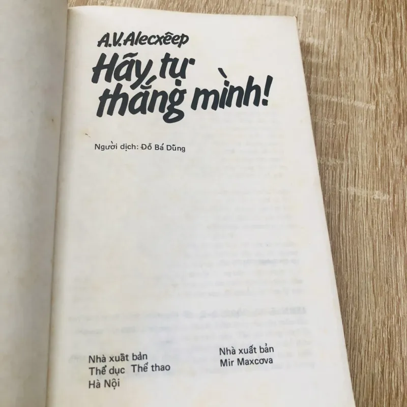 HÃY TỰ THẮNG MÌNH em 1042351