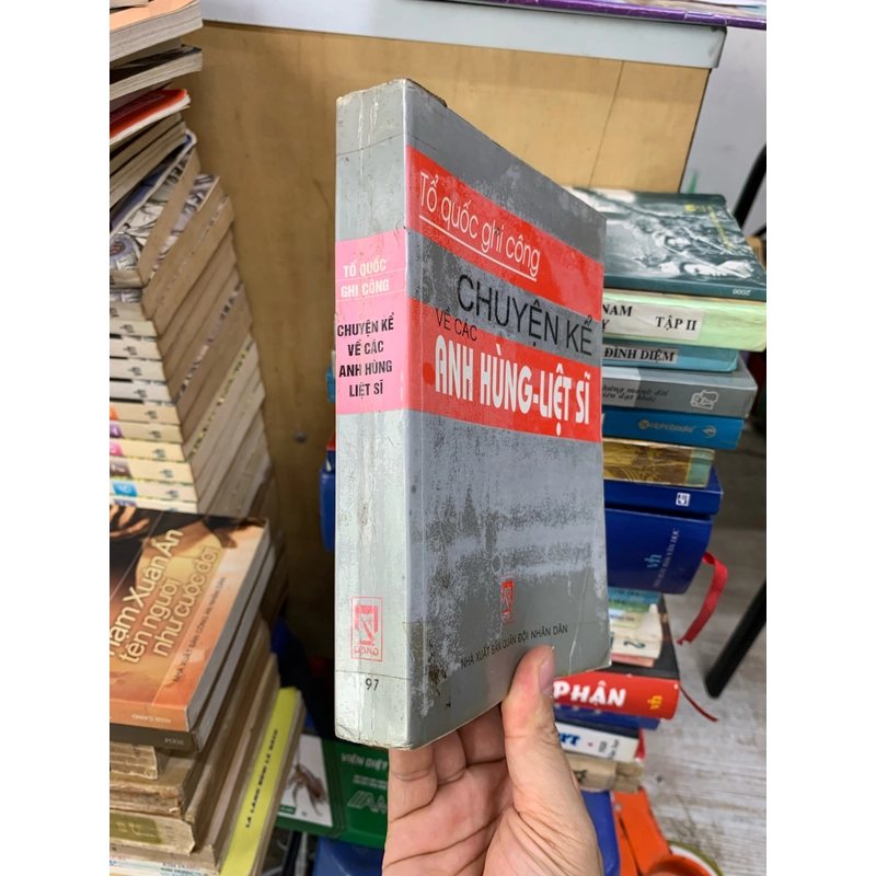 Chuyện kể về các anh hùng liệt sĩ. 999 493859