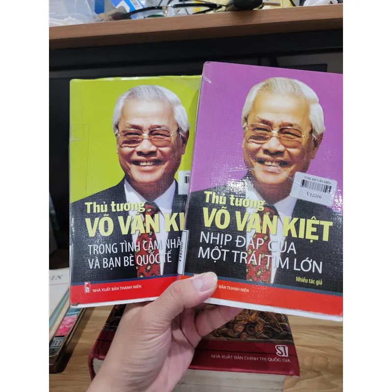 Bộ 2 cuốn sách về thủ tướng Võ Văn Kiệt  693617