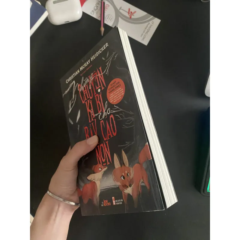 Chuyện kì bí bầy cáo non ( sách like new 100% ) 1004085