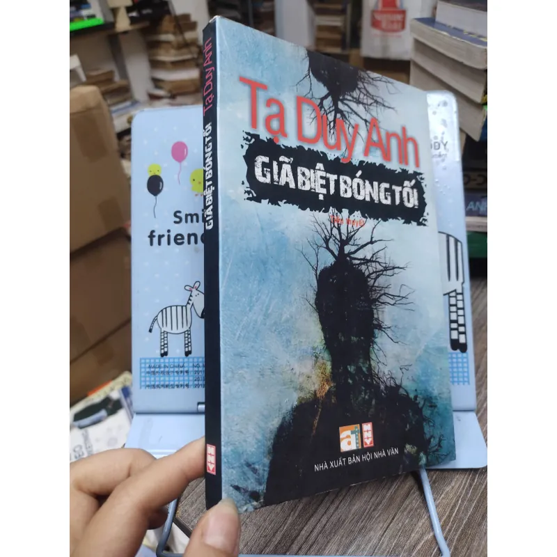 Sách: Giã biệt bóng tối - TG Tạ Duy Anh (A1) 733627