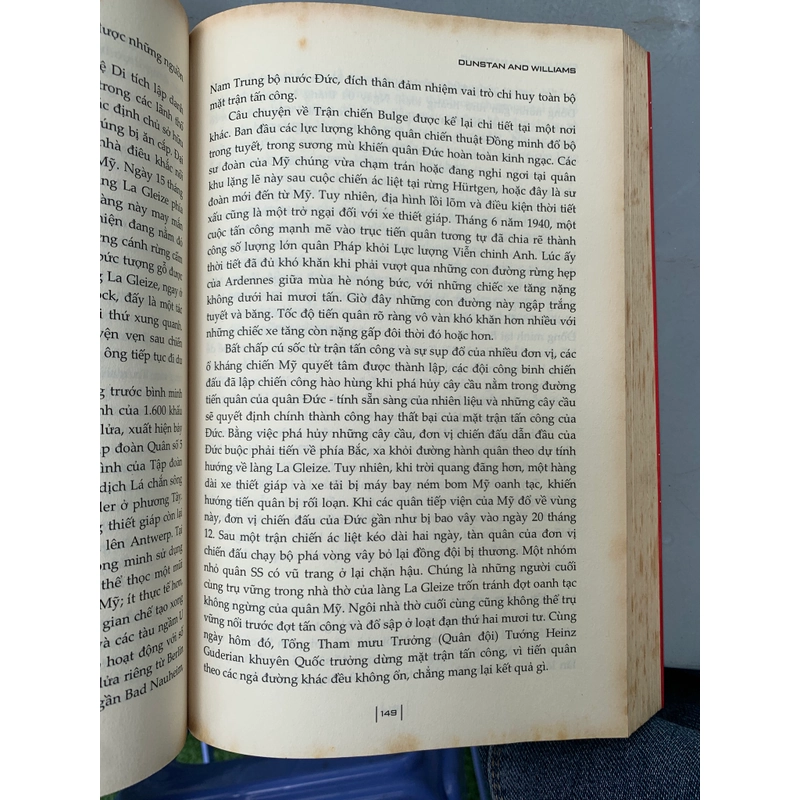 SÓI XÁM: CUỘC ĐÀO TẨU CỦA ADOLF HITLER - SIMON DUNSTAN & GERRAD WILLIAM 546017