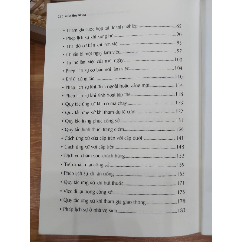 Kỹ năng giao tiếp và tác phong nơi công sở 529293