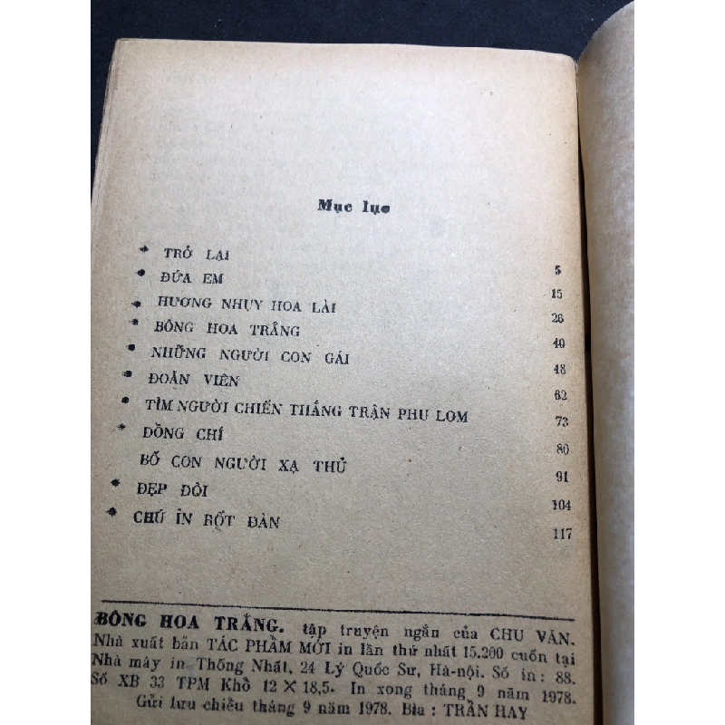 Bông hoa trắng 1978 mới 60% ố vàng Chu Văn HPB0906 SÁCH VĂN HỌC 459081