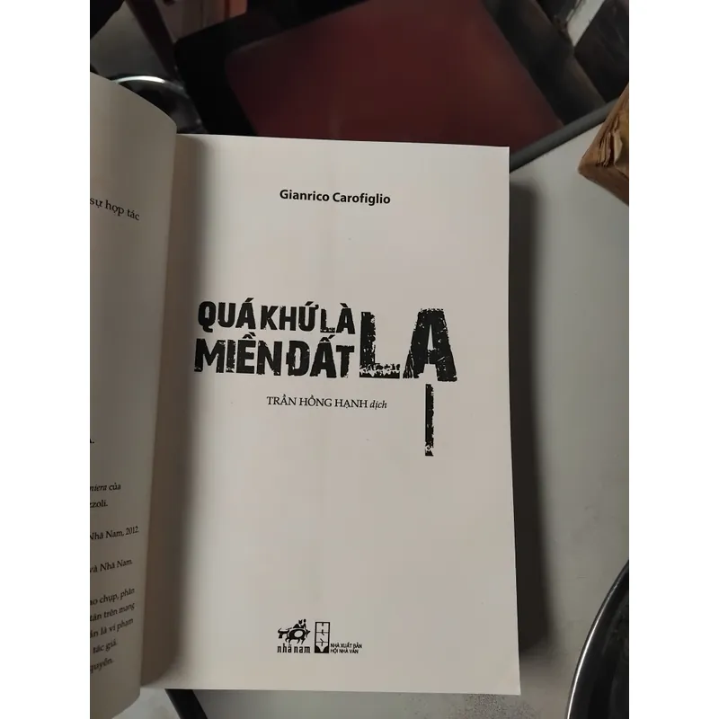 Quá khứ là miền đất lạ tiểu thuyết của Gianrico Carofiglio 702713