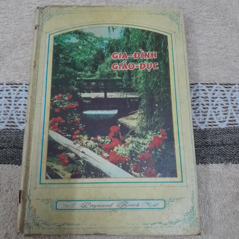 Gia Đình Giáo Dục. Học giả Raymond Beach bản in Thời Thiệu Saigon 1965 606331