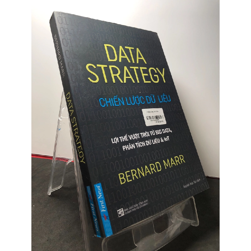 Data Strategy - Chiến lược dữ liệu 2019 mới 80% ố nhẹ Bernard Marr HPB3108 GIÁO TRÌNH, CHUYÊN MÔN 270460