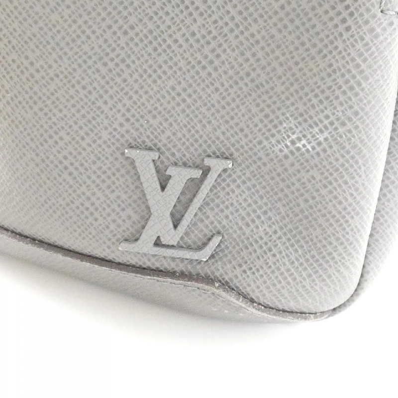 Túi đeo chéo Louis Vuitton Taiga Avenue M30801 - Hàng hiệu Authentic 764023