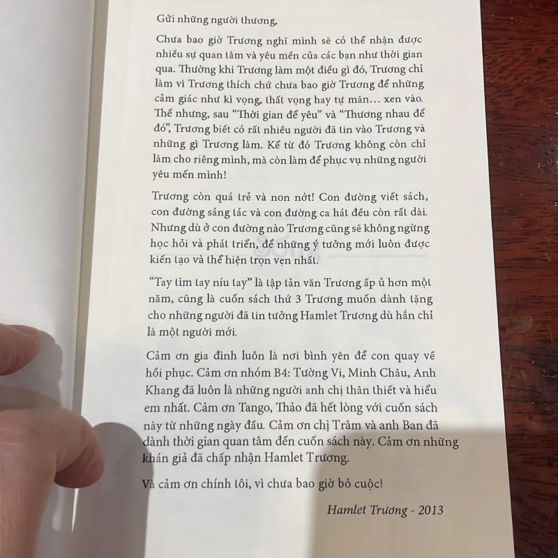 Tản văn - tay tìm tay níu tay - HAMLET TRƯƠNG - 2013  1029381