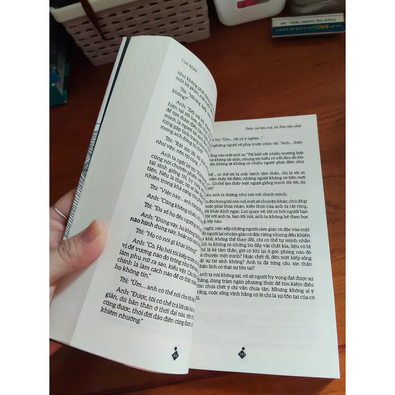 Thiên tài bên trái, kẻ điên bên phải 600945