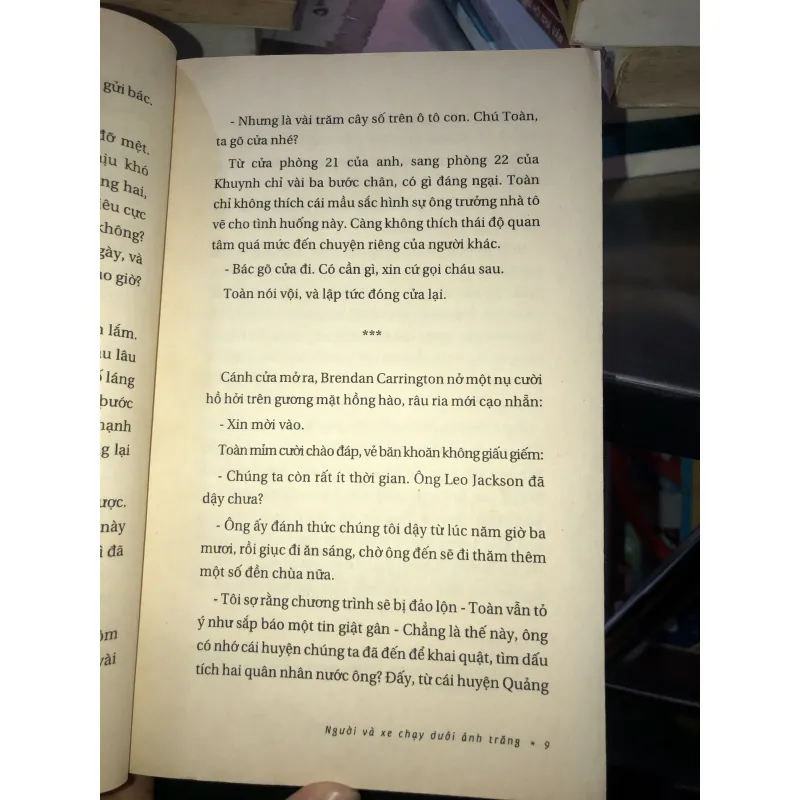 Người và xe chạy dưới ánh trăng - Hồ Anh Thái 1019119