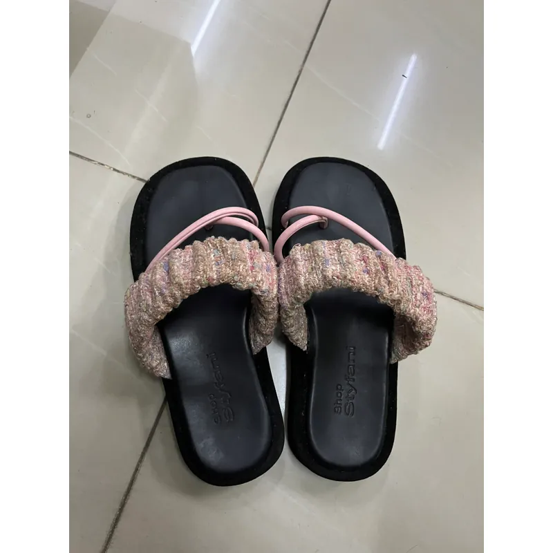 Dép - Size 36 - màu hồng kim tuyến + hơi dơ (còn mới, mang được vài lần) 603386