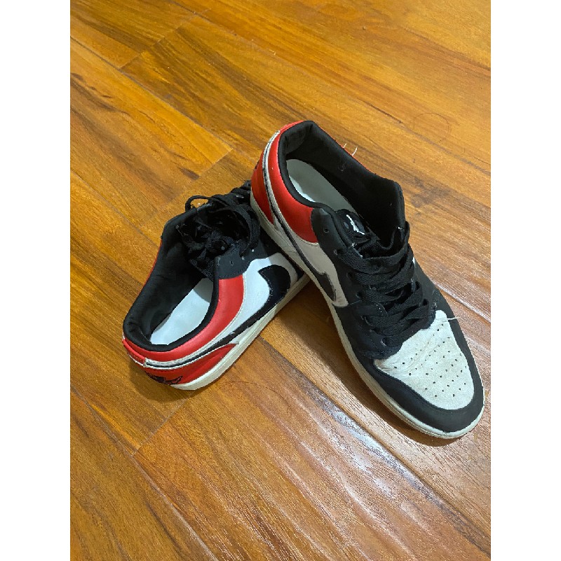 Jordan low đỏ sz42…. 16749