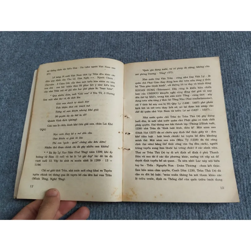 TRẦN THỦ ĐỘ CON NGƯỜI VÀ SỰ NGHIỆP 701911