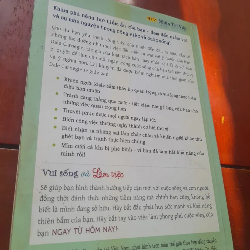 Dale Carnegie - VUI SỐNG và LÀM VIỆC 751796