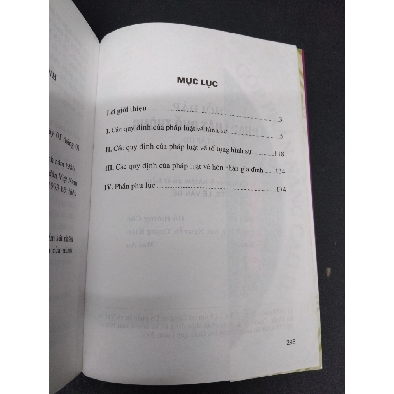 Hỏi đáp pháp luật phổ thông 3 mới 80% bẩn bìa, ố nhẹ 2006 HCM1710 Ts.Nguyễn Trung Tín & Ths.Phạm Thị Thanh Nga, Nguyễn Thị Thu Huyền GIÁO TRÌNH, CHUYÊN MÔN 304059