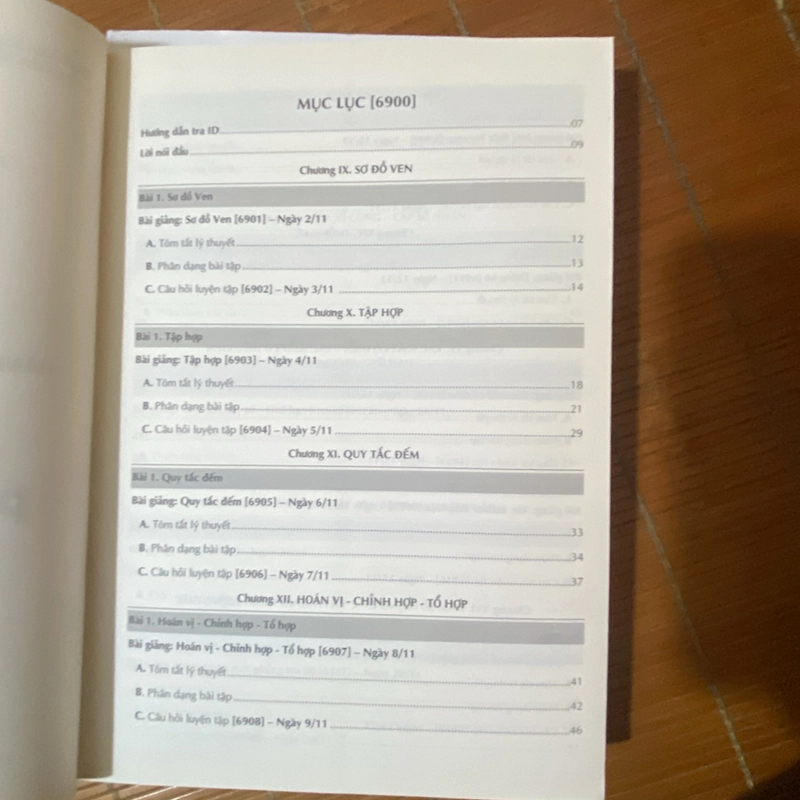 Combo tổng ôn toán học moon book (có đáp án, lời giải, video chi tiết) 447183