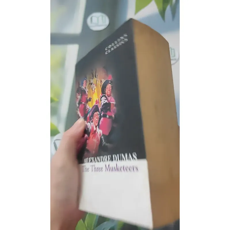 [MIỄN PHÍ BỌC SÁCH] The Three Musketeers - Alexandre Dumas 1027493