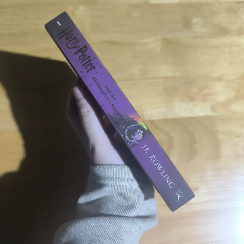 (Ngoại văn) Harry Potter and the Philosopher's Stone - J.K. Rowling 1040700