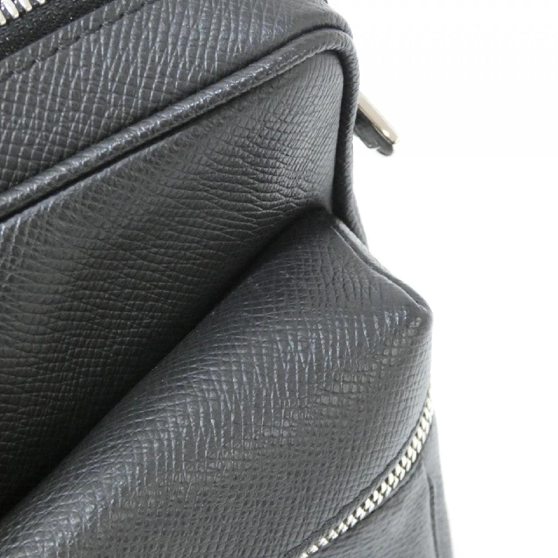 Túi đeo chéo Louis Vuitton Taiga Lama Outdoor Messenger PM M30233 - Hàng hiệu Chính hãng 802078