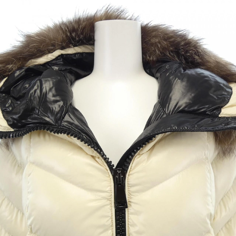 Áo khoác lông vũ MONCLER 644911