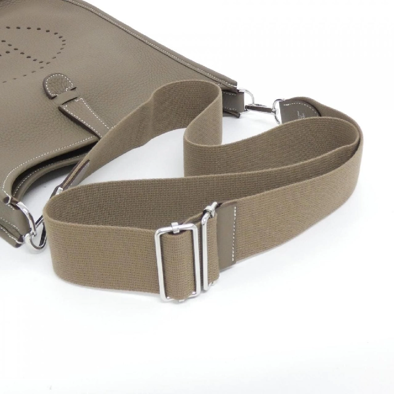 Túi xách vai Hermès Évelyne 3 PM 056277CK 611947