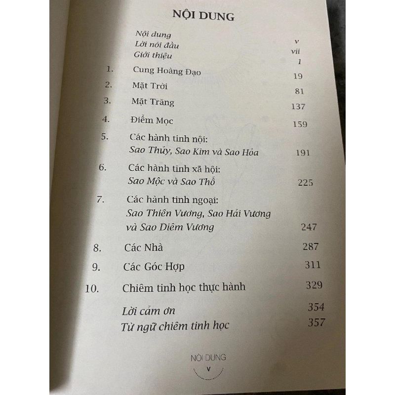 Chiêm tinh học bí mật quyền lực từ các hành tinh-Juliana McCarthy- sách mới 790264