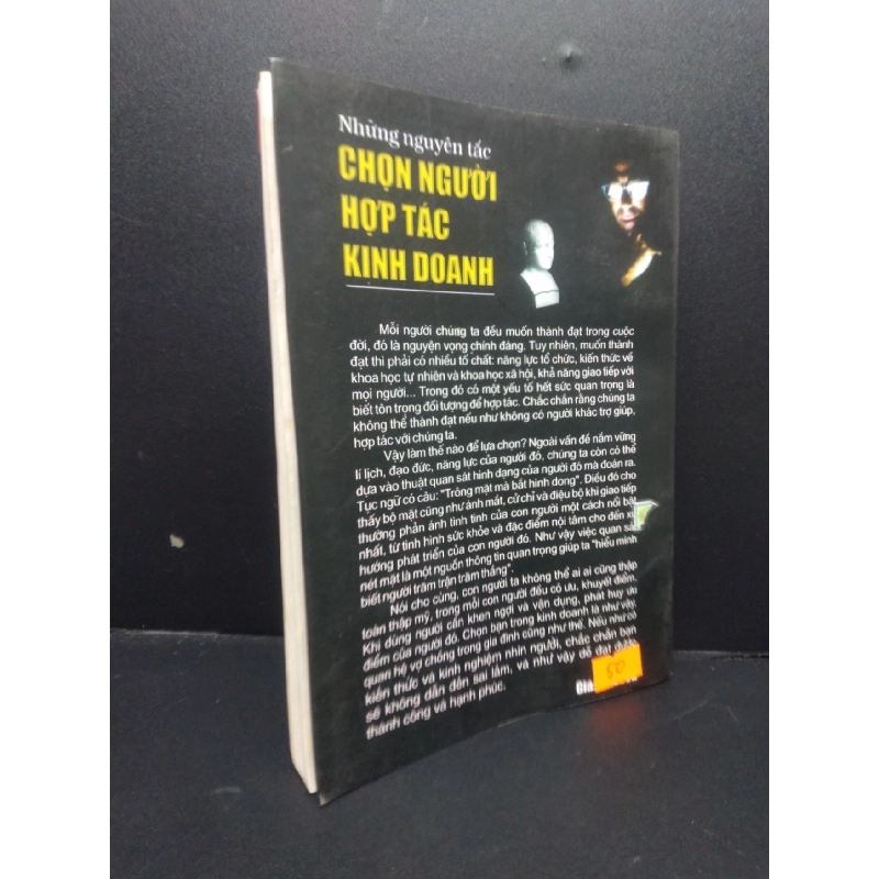 Chọn người hợp tác trong kinh doanh mới 80% bẩn bìa, ố nhẹ, ẩm 2002 HCM2811 Triệu Vĩ Lương MARKETING KINH DOANH 918385